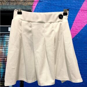 Pretty little thing‎ white pleated mini side split tennis skirt. Size is US 4